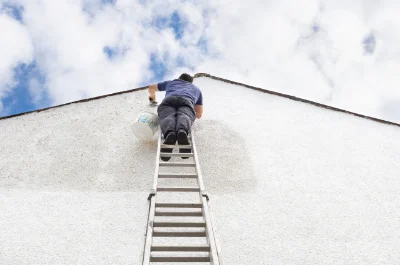 Peinture extérieure à la Chaise-Dieu — façades et ravalement